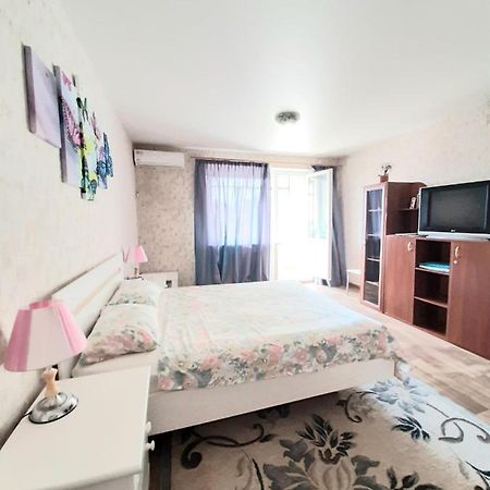 Appartamento 1 Комнатная На Позняках Kiev Esterno foto