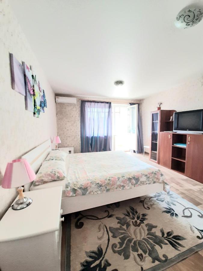 Appartamento 1 Комнатная На Позняках Kiev Esterno foto