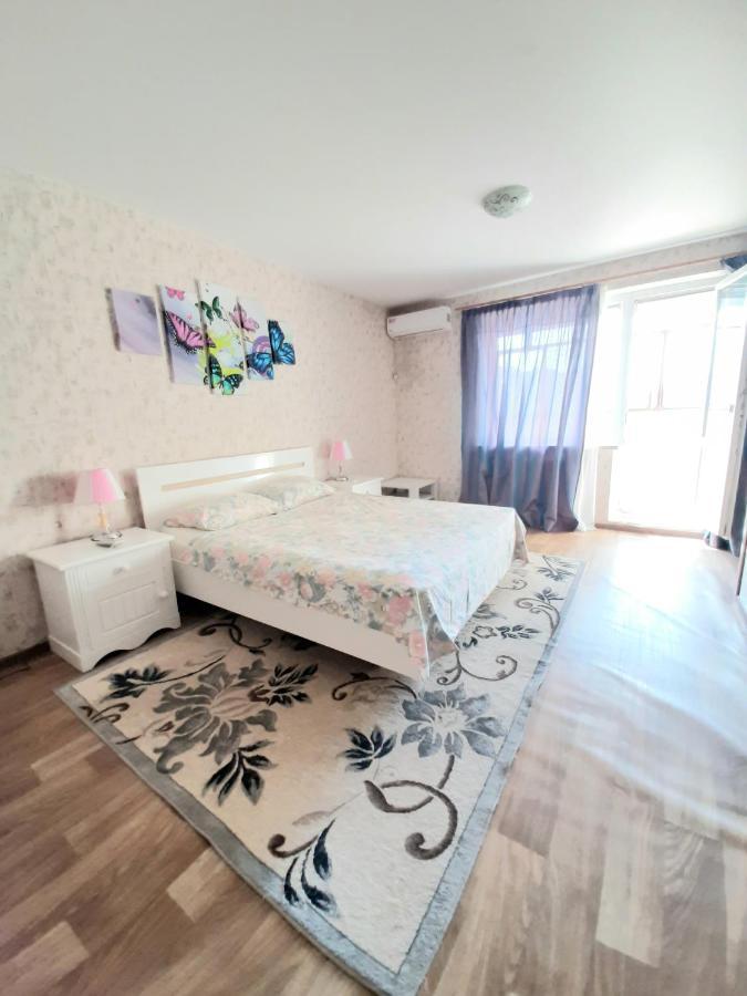 Appartamento 1 Комнатная На Позняках Kiev Esterno foto